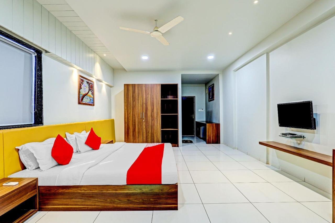 Hotel Oyo 70752 Viram House Gorwa Exterior foto
