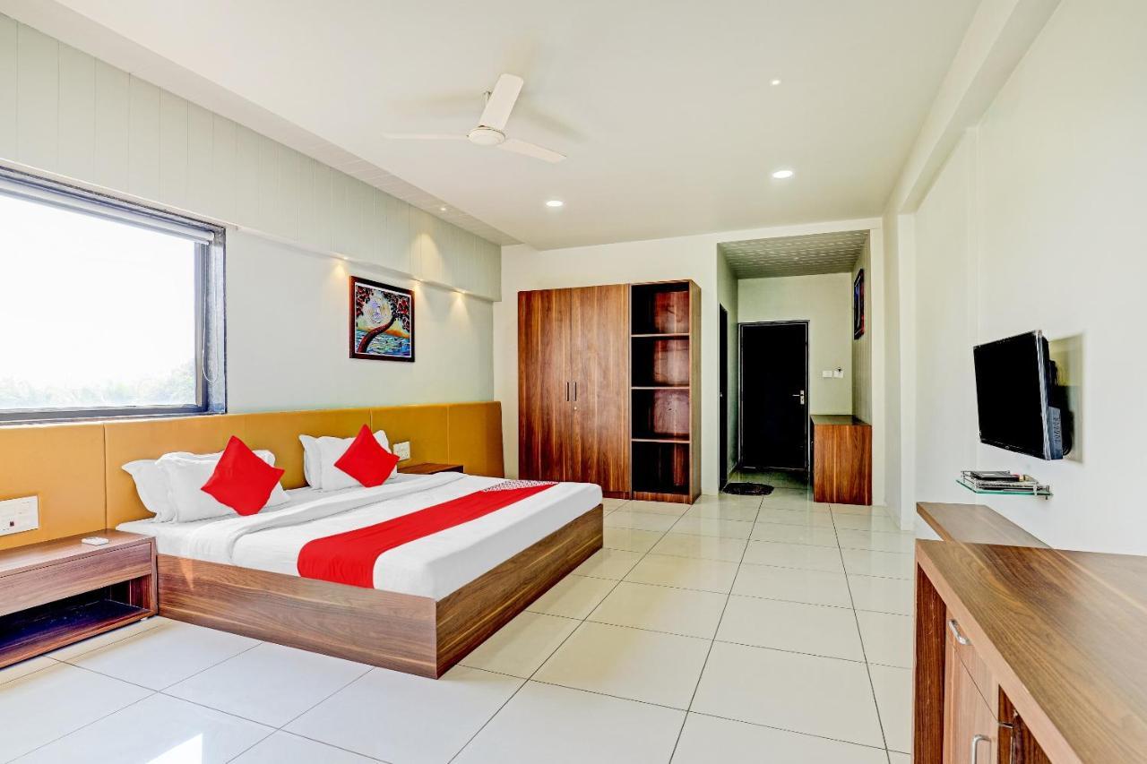 Hotel Oyo 70752 Viram House Gorwa Exterior foto