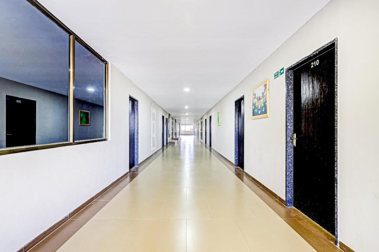 Hotel Oyo 70752 Viram House Gorwa Exterior foto